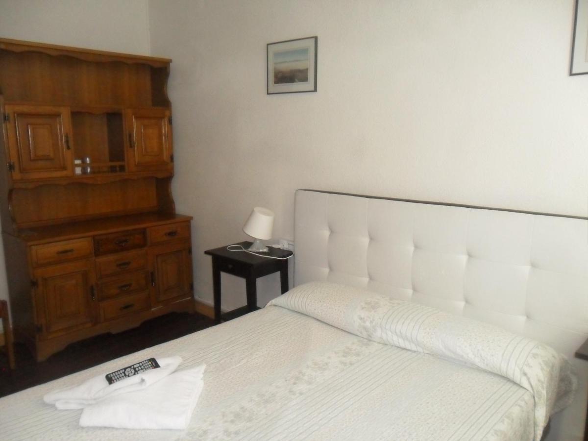 Hostal Porta De Nuria Рибес де Фресер Екстериор снимка