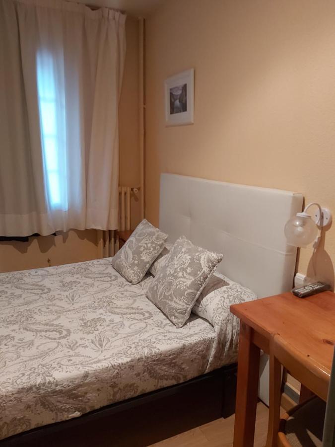 Hostal Porta De Nuria Рибес де Фресер Екстериор снимка