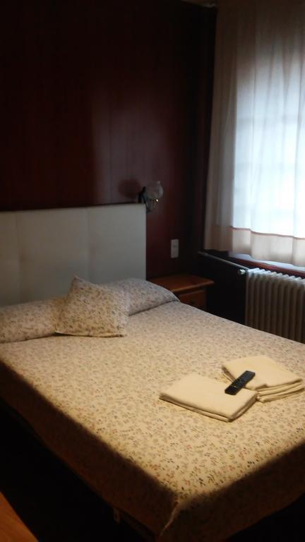 Hostal Porta De Nuria Рибес де Фресер Екстериор снимка