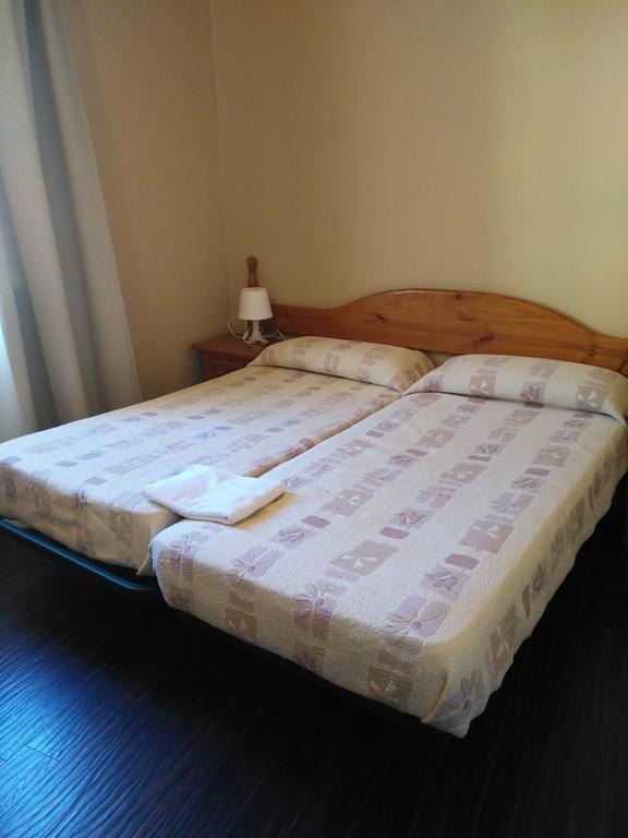 Hostal Porta De Nuria Рибес де Фресер Екстериор снимка