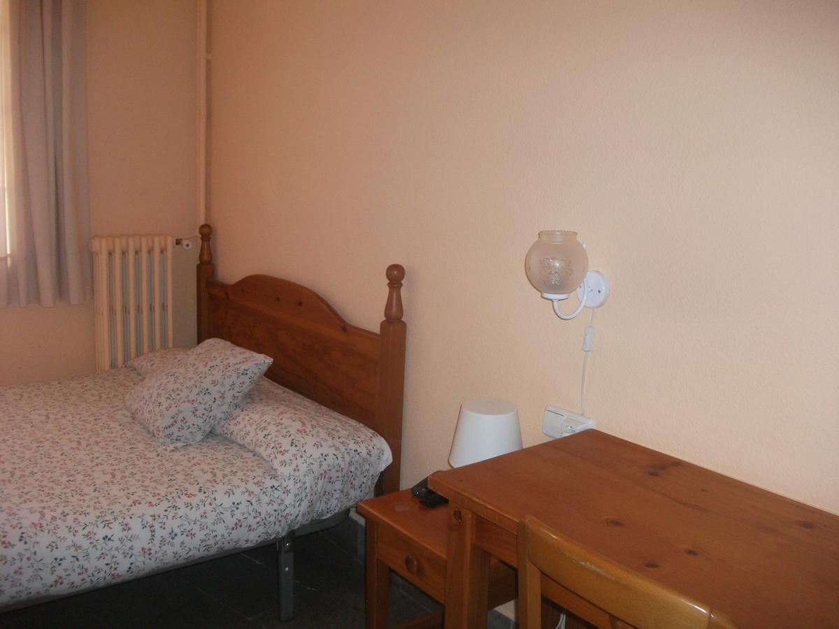 Hostal Porta De Nuria Рибес де Фресер Екстериор снимка